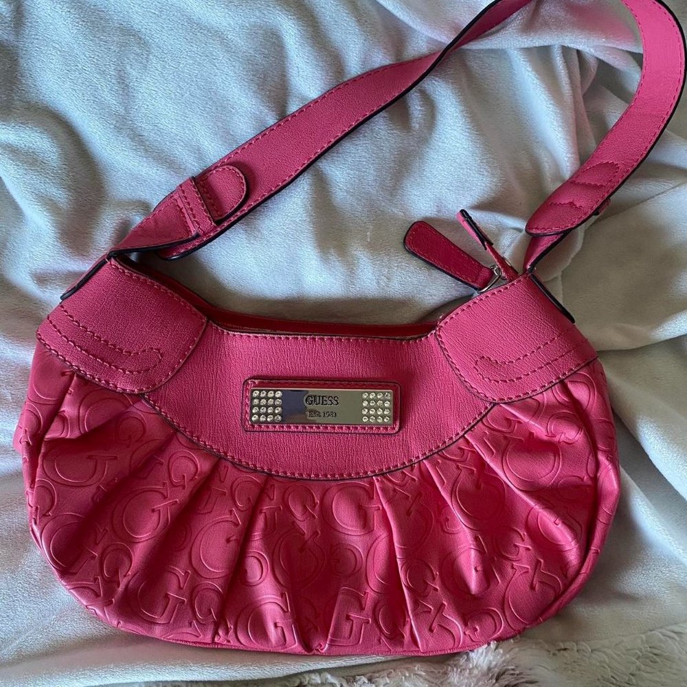 Hot pink Guess purse !! Perfect size for an everyday purse, super girly